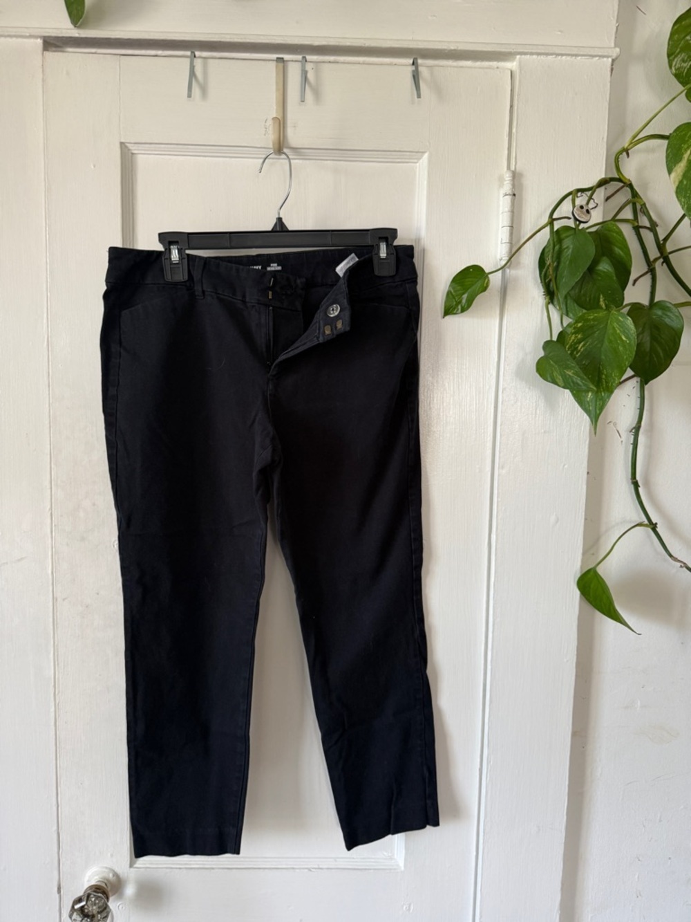 Old Navy Black pixie never-fade size 10 petite jeans